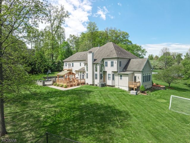 8 Peach Tree Ln, Chester Twp., NJ 07930