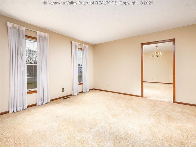 129 Overlook Drive, Hurricane, WV 25526