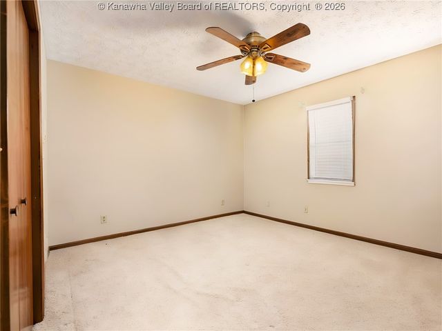 129 Overlook Drive, Hurricane, WV 25526