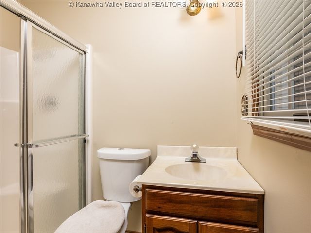 129 Overlook Drive, Hurricane, WV 25526