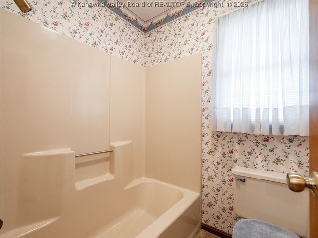 129 Overlook Drive, Hurricane, WV 25526