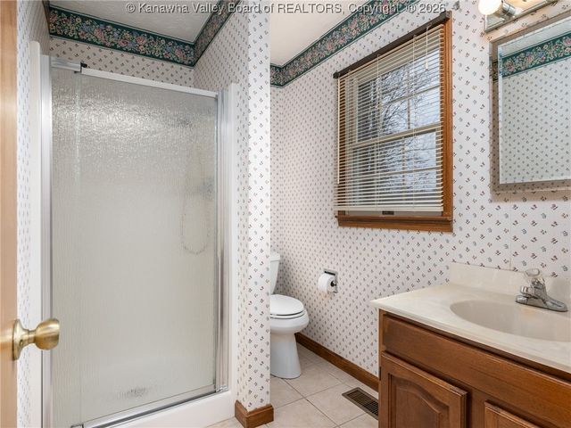 129 Overlook Drive, Hurricane, WV 25526