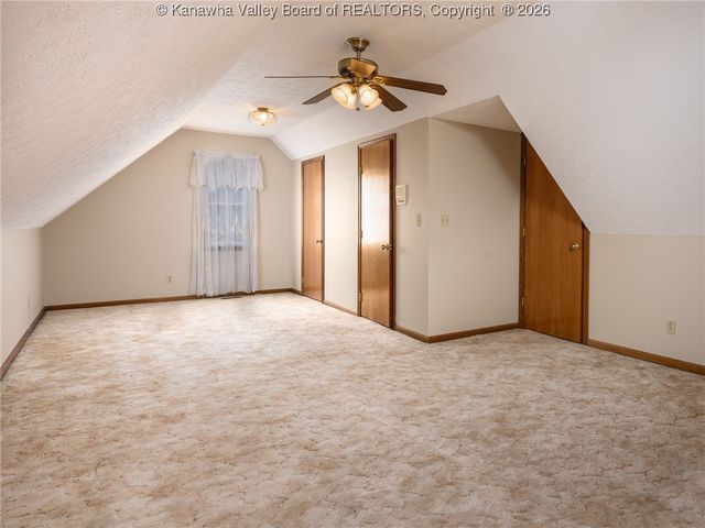 129 Overlook Drive, Hurricane, WV 25526