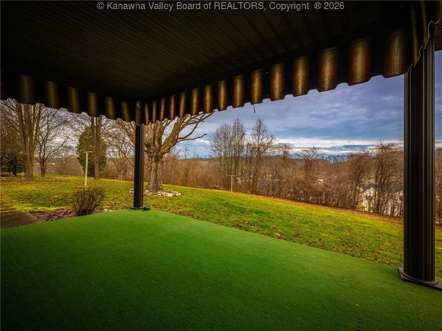 129 Overlook Drive, Hurricane, WV 25526