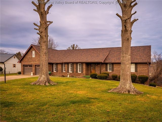 129 Overlook Drive, Hurricane, WV 25526