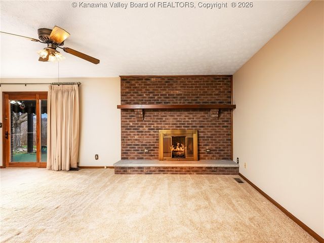 129 Overlook Drive, Hurricane, WV 25526