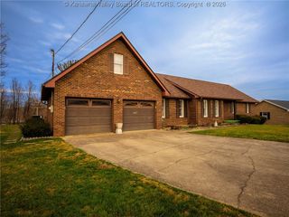 129 Overlook Drive, Hurricane, WV 25526