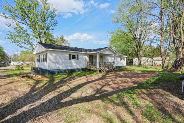 8462 Village Green Dr, Cross Plains, TN 37049