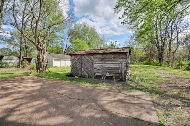 8462 Village Green Dr, Cross Plains, TN 37049