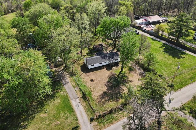 8462 Village Green Dr, Cross Plains, TN 37049