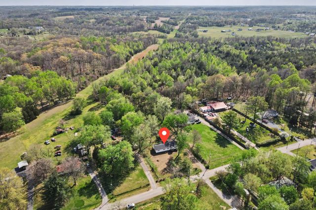 8462 Village Green Dr, Cross Plains, TN 37049