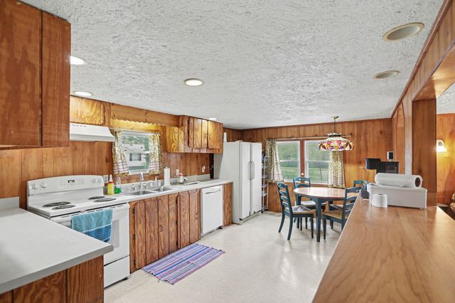 8462 Village Green Dr, Cross Plains, TN 37049