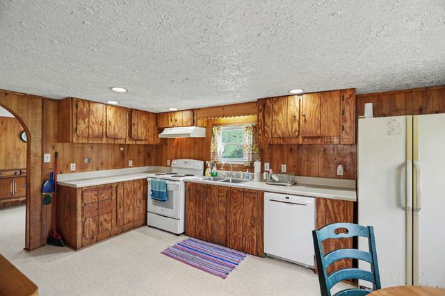 8462 Village Green Dr, Cross Plains, TN 37049