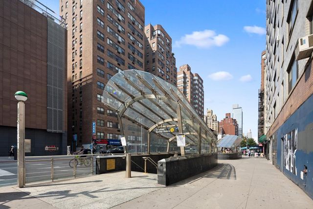 233 E 69th St Apt 17G, New York City, NY 10021