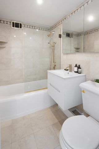 233 E 69th St Apt 17G, New York City, NY 10021