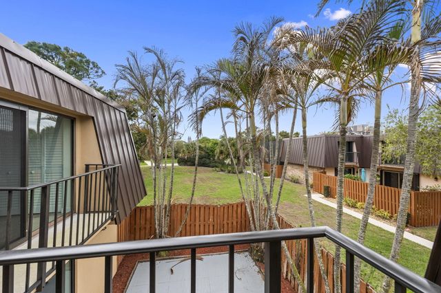 5675 SE Windsong Lane, Stuart, FL 34997