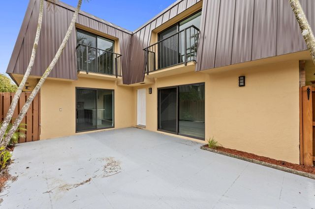 5675 SE Windsong Lane, Stuart, FL 34997