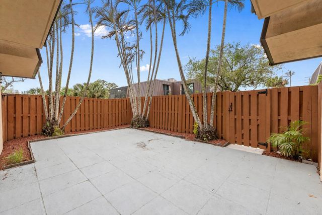 5675 SE Windsong Lane, Stuart, FL 34997