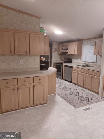 437 Burkhalter Circle, Claxton, GA 30417