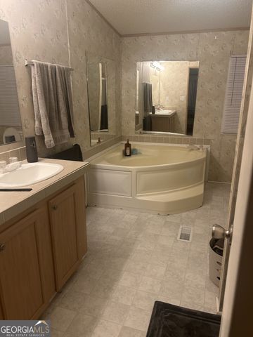 437 Burkhalter Circle, Claxton, GA 30417