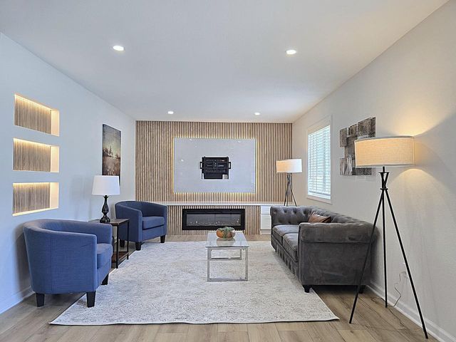 2811 W Acre AVENUE, Franklin, WI 53132