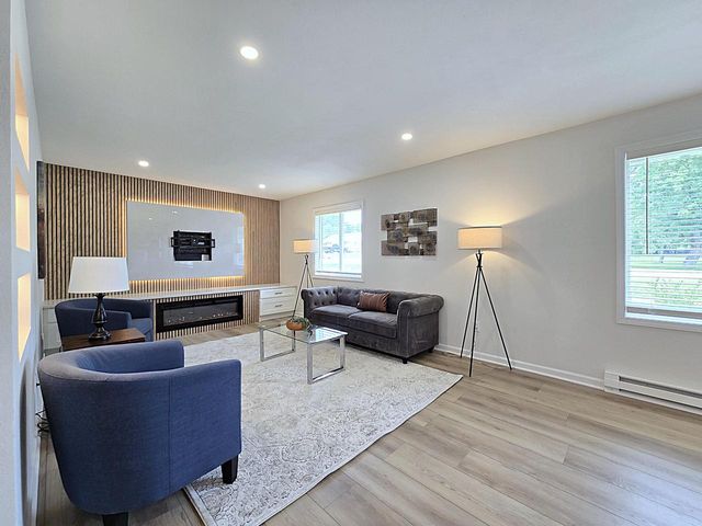 2811 W Acre AVENUE, Franklin, WI 53132