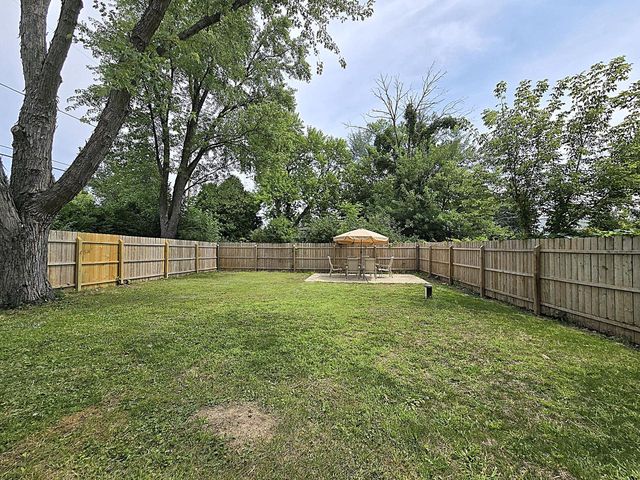 2811 W Acre AVENUE, Franklin, WI 53132
