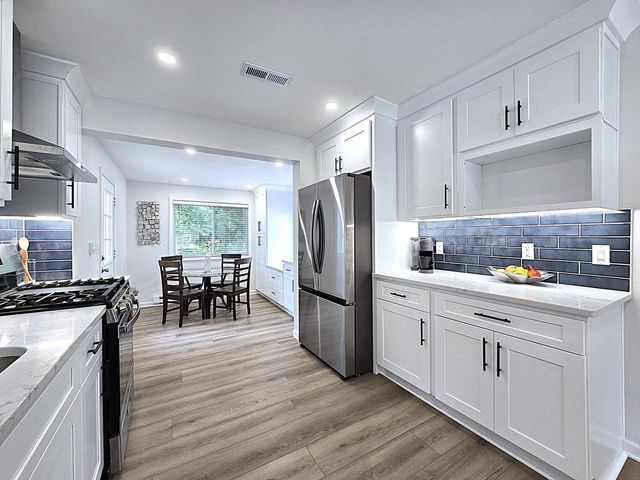 2811 W Acre AVENUE, Franklin, WI 53132