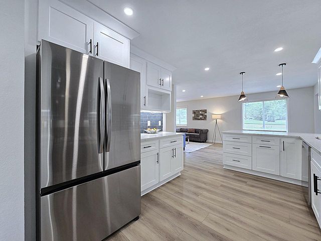 2811 W Acre AVENUE, Franklin, WI 53132
