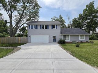 2811 W Acre AVENUE, Franklin, WI 53132