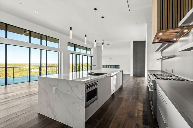 1702 Moonlights TRCE, Spicewood, TX 78669