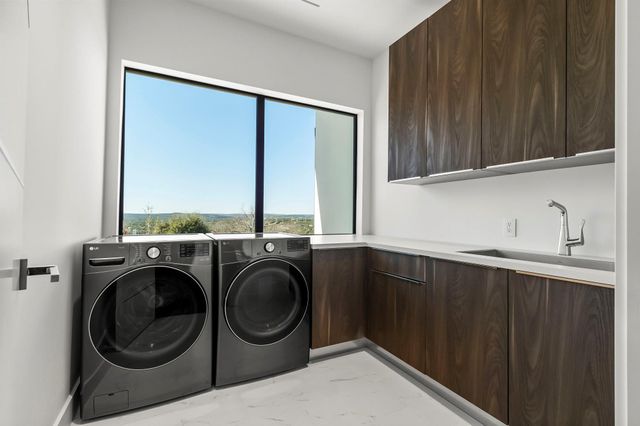 1702 Moonlights TRCE, Spicewood, TX 78669