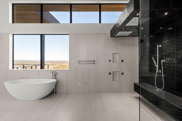 1702 Moonlights TRCE, Spicewood, TX 78669