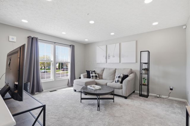 492 Courtright Drive, Pickerington, OH 43147