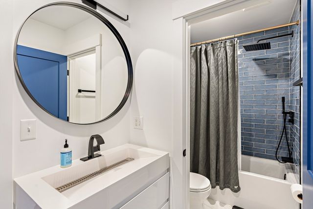 62 Governor Winthrop Rd 1, Somerville, MA 02145