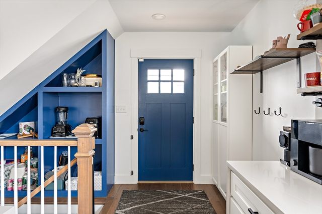 62 Governor Winthrop Rd 1, Somerville, MA 02145