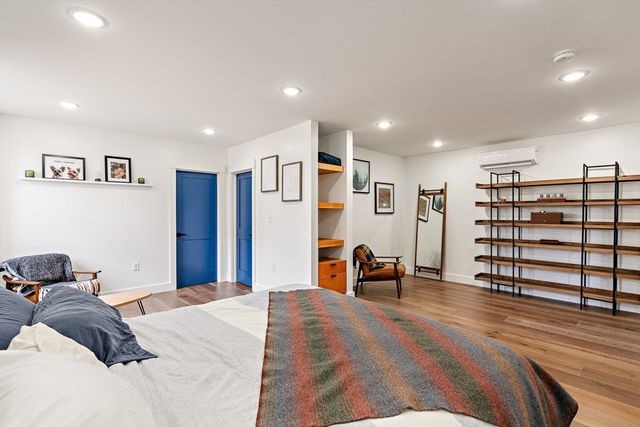 62 Governor Winthrop Rd 1, Somerville, MA 02145