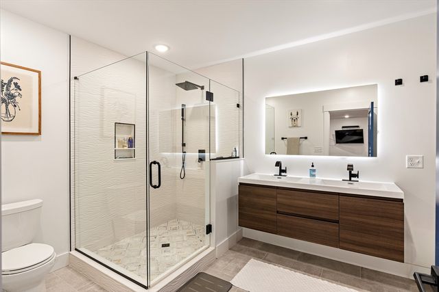 62 Governor Winthrop Rd 1, Somerville, MA 02145