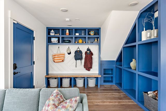 62 Governor Winthrop Rd 1, Somerville, MA 02145