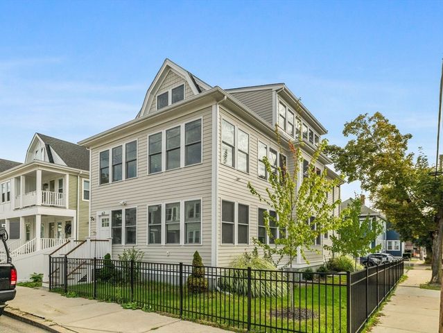 62 Governor Winthrop Rd 1, Somerville, MA 02145