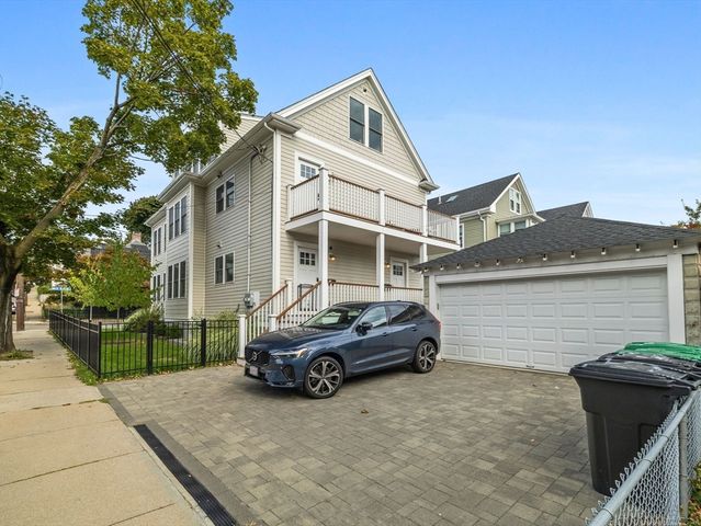 62 Governor Winthrop Rd 1, Somerville, MA 02145