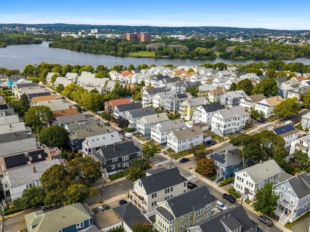 62 Governor Winthrop Rd 1, Somerville, MA 02145