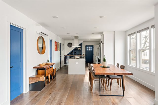 62 Governor Winthrop Rd 1, Somerville, MA 02145