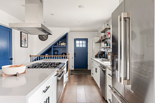 62 Governor Winthrop Rd 1, Somerville, MA 02145