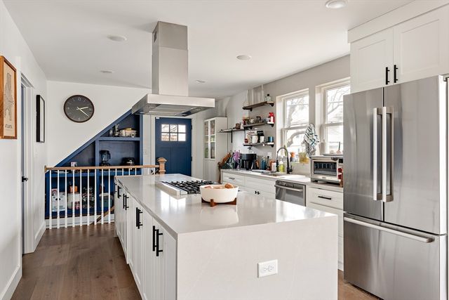 62 Governor Winthrop Rd 1, Somerville, MA 02145