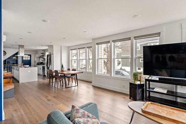 62 Governor Winthrop Rd 1, Somerville, MA 02145