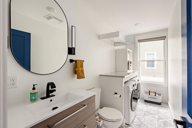 62 Governor Winthrop Rd 1, Somerville, MA 02145