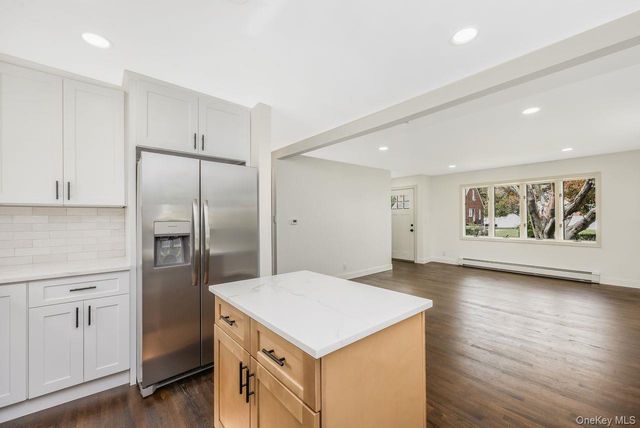 4 Sutton Court, West Islip, NY 11795