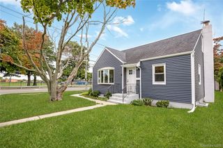 4 Sutton Court, West Islip, NY 11795