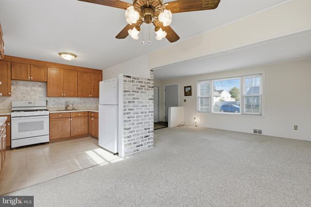 3 MATTHEWS RD, Newark, DE 19713